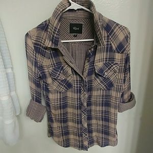 Cute 100% cotton button down casual shirt.